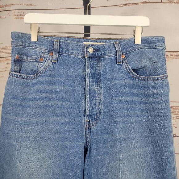 Levi's Ribcage Straight Ankle Jeans Light Wash Size 32/27 - Picture 4 of 10